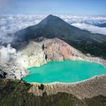 Ngỡ ngàng trước vẻ đẹp hồ Kawah Ijen nổi tiếng khi du lịch Indonesia